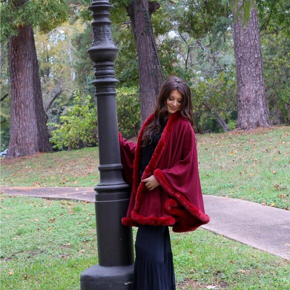 NWT Ruby Red Faux Fur Trim Poncho - Picture 4 of 9